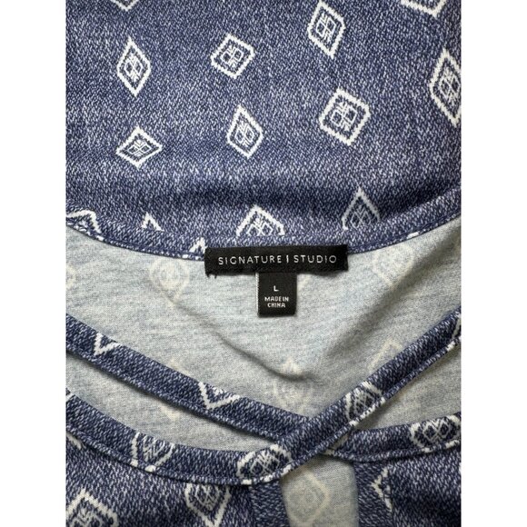 Signature 1 Studio Women’s Blouse Blue with Diamond Print Keyhole Neck Size L - Picture 8 of 8